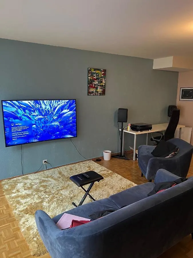 Апартаменты Beautiful Large Studio In Center Of Geneva Free Wifi