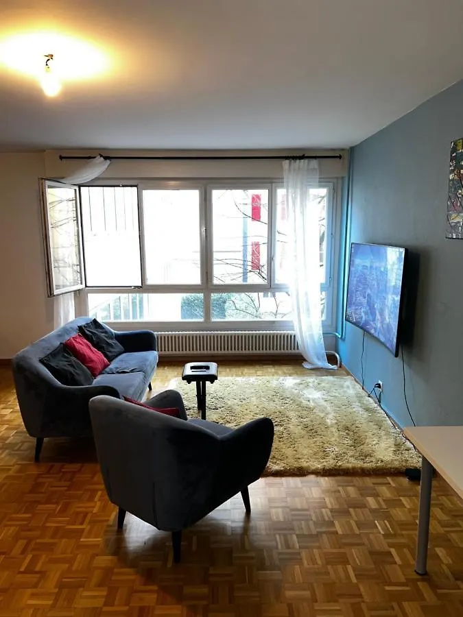 Апартаменты Beautiful Large Studio In Center Of Geneva Free Wifi