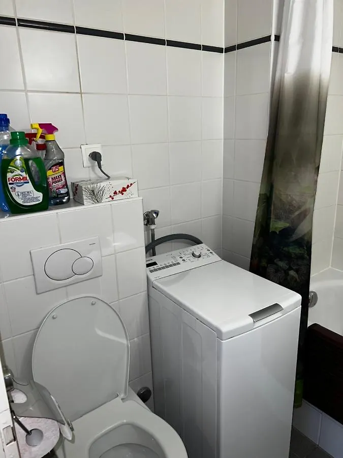 Апартаменты Beautiful Large Studio In Center Of Geneva Free Wifi